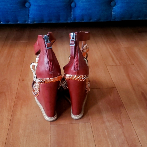 Boutique 9 Wedge Rose Gold Sandals - Picture 7 of 7